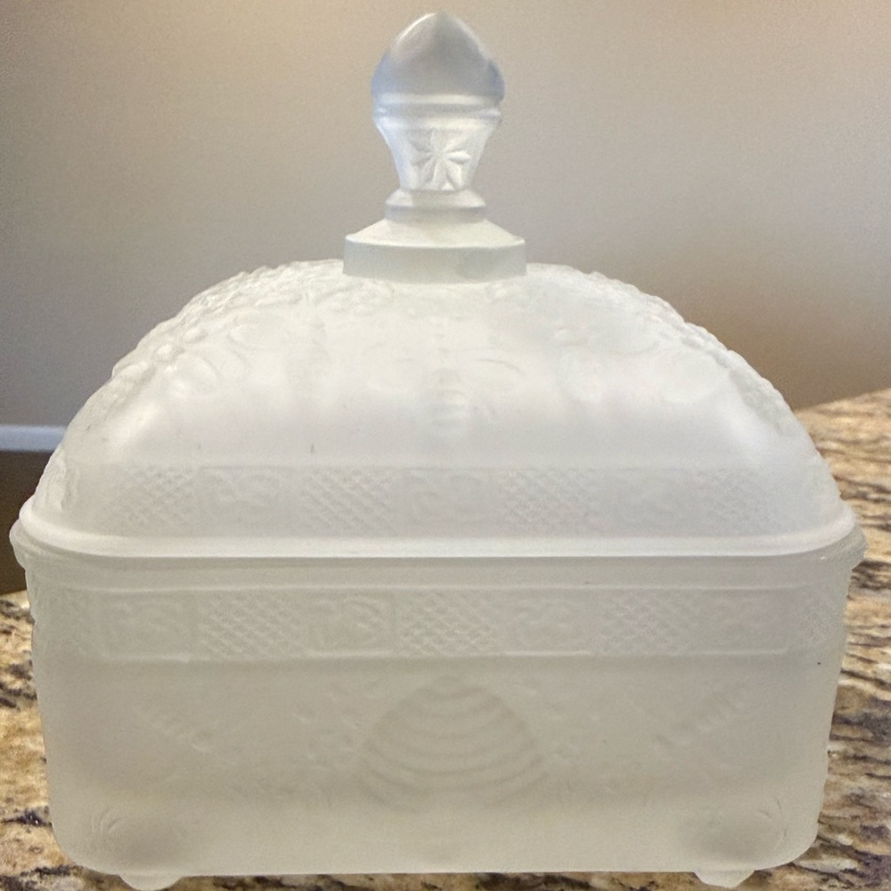 Tiara Beehive Dish
